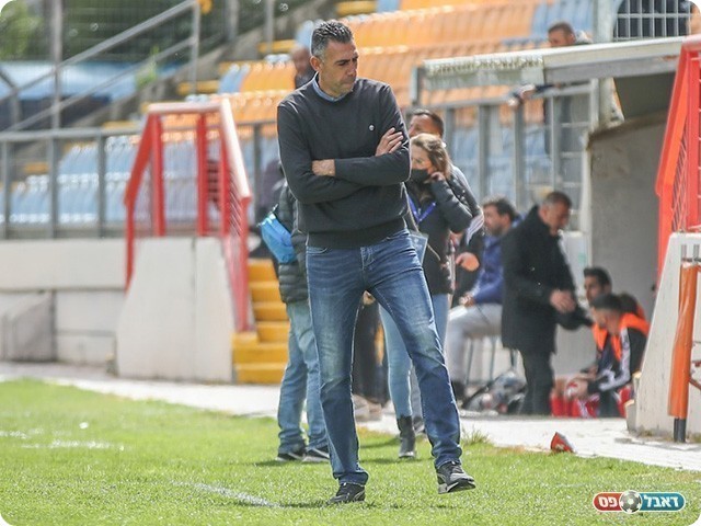 מאמן טבריה אלירן חודדה (איהם ג'אברין)